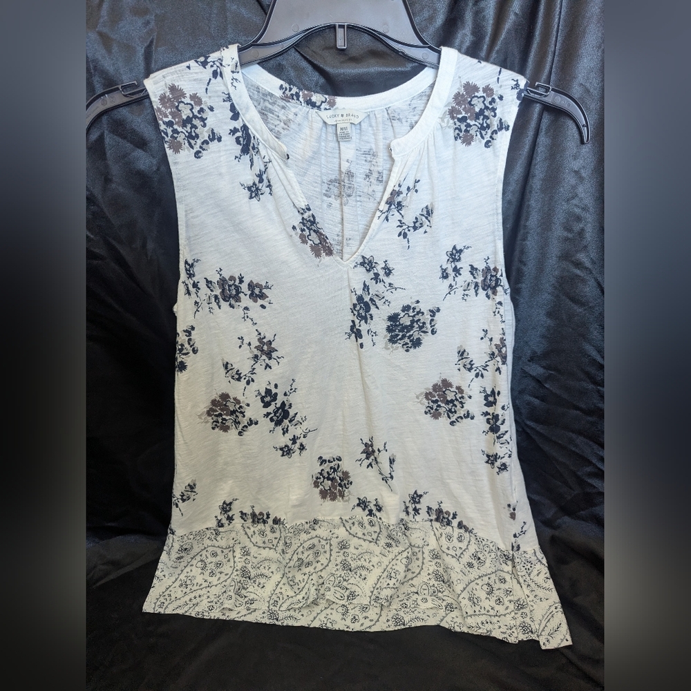 Lucky Brand Women's Black and White Floral Sleeveless Top in size M
